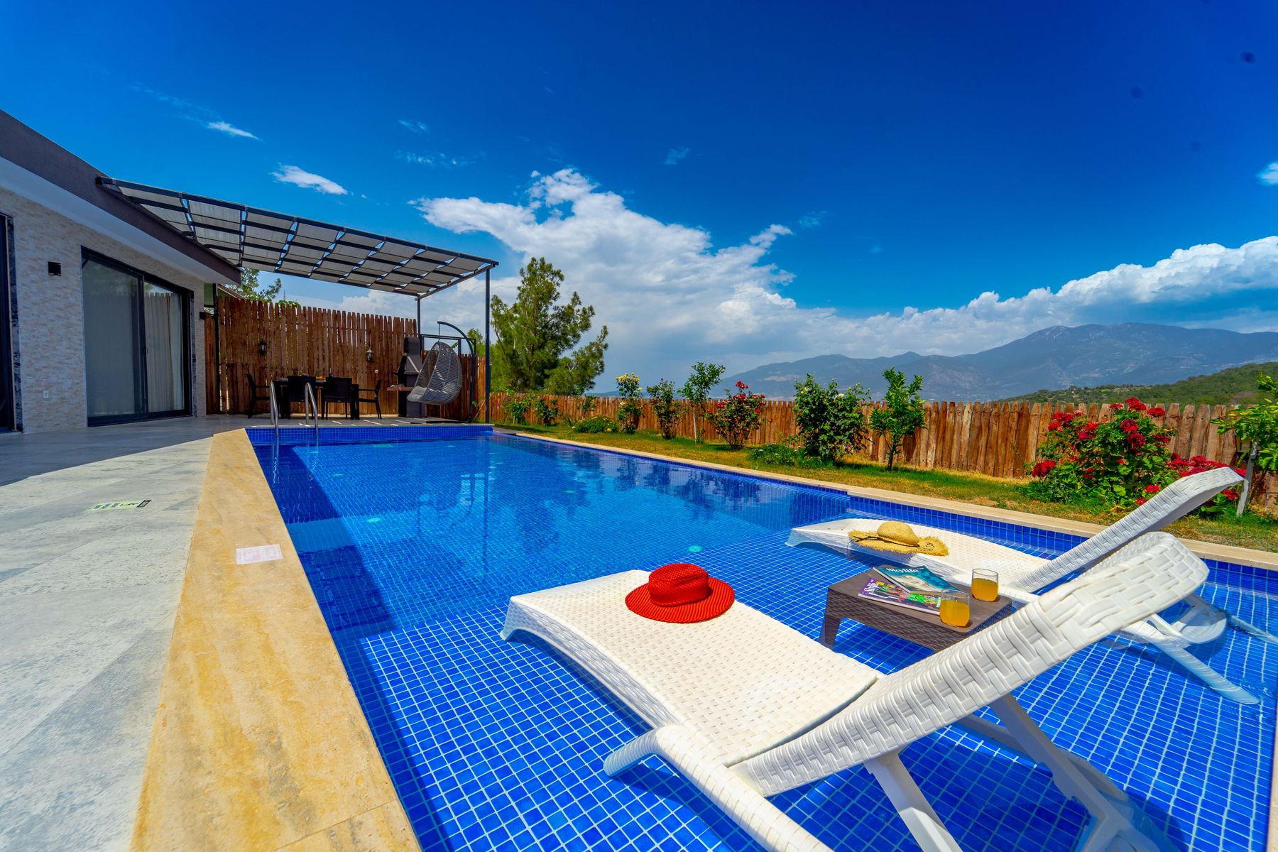 Villa Safira havuz geniş açı görünüm